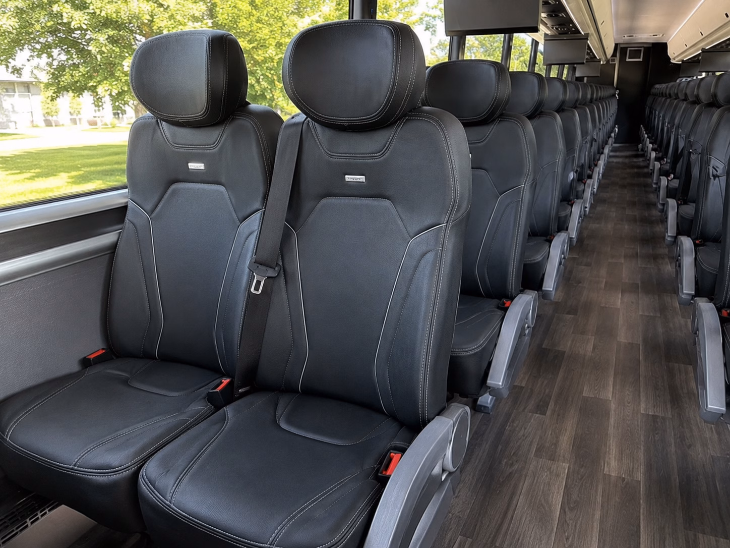 wedding shuttle buses to rustic and farm venues near olathe